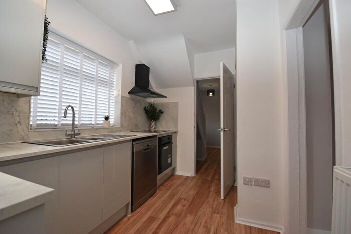 3 Bedroom Semi-Detached House To Rent In Lobwood, Worsbrough, S70