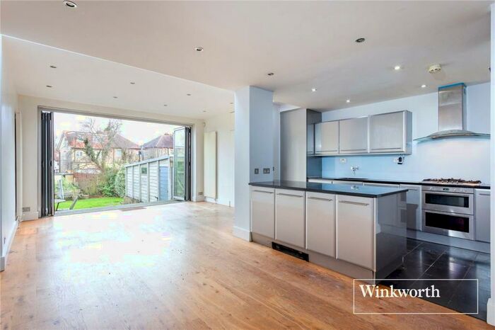 4 Bedroom Semi-Detached House To Rent In West Avenue, Finchley, London, N3
