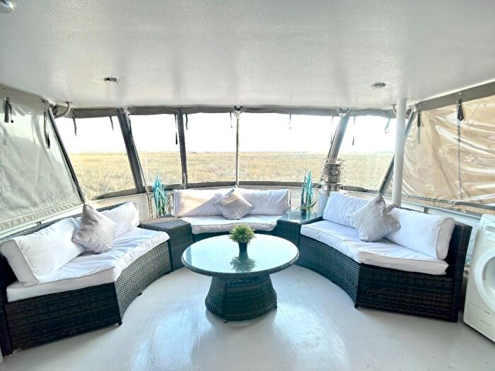 3 Bedroom House Boat For Sale In Buyers Choice Of Marina, Leigh-On-Sea, Essex, SS9