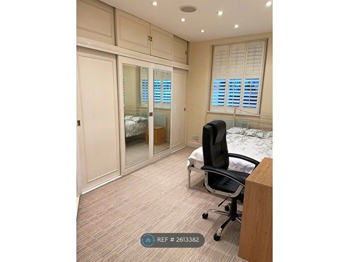 3 Bedroom Flat To Rent In Sandwich Street, London, WC1H