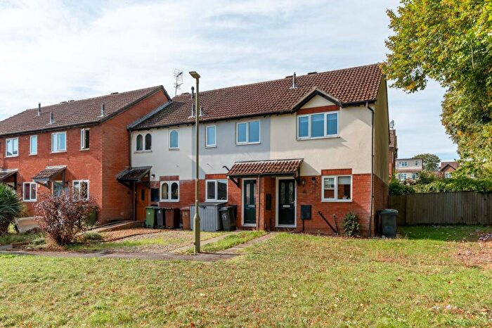 2 Bedroom Terraced House For Sale In River View, Kennington, OX1