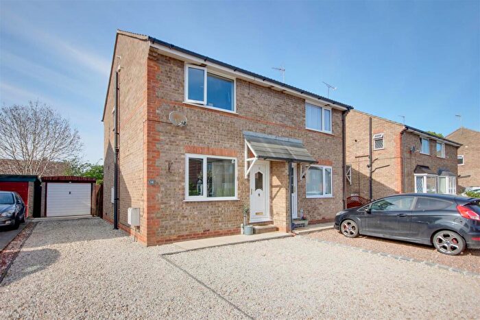 2 Bedroom Semi-Detached House For Sale In Briar Close, Newport, HU15