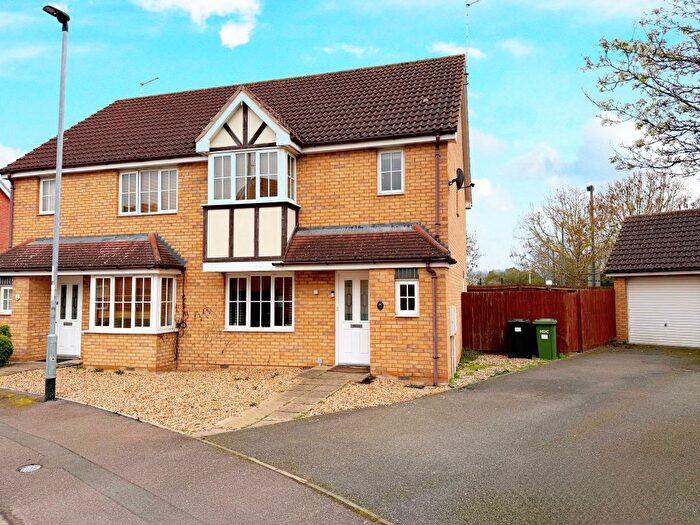 3 Bedroom Semi Detached House For Sale In Aston Close, Yaxley, Peterborough, PE7