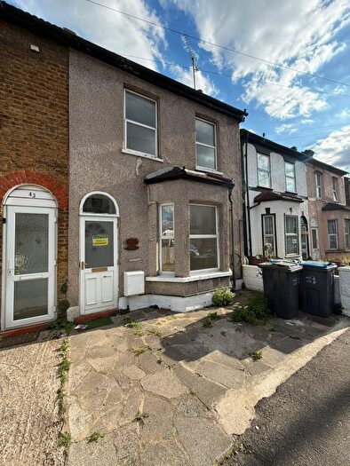 3 Bedroom Semi-Detached House To Rent In Clarendon Road, Croydon, CR0