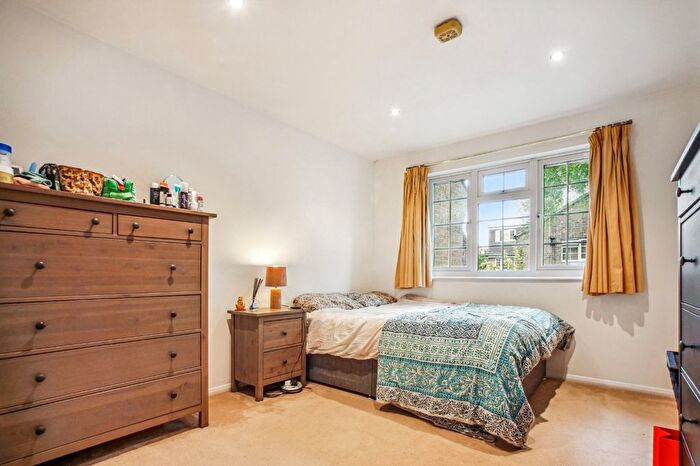1 Bedroom Flat To Rent In St Anthony's Close, Wandsworth, SW17
