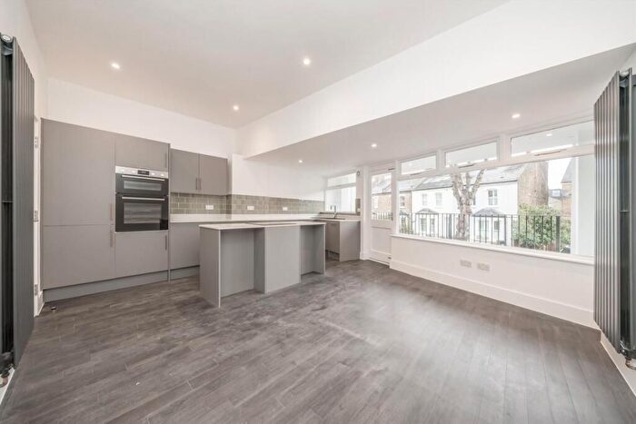 1 Bedroom Flat To Rent In St. Johns Road, Isleworth, TW7