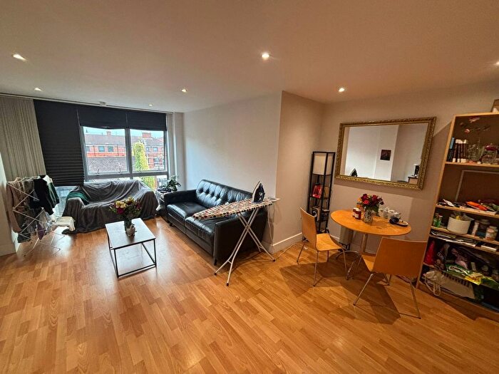 2 Bedroom Flat To Rent In Fossil Court, Long Lane, SE1