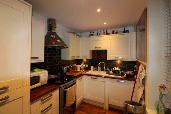 2 Bedroom Flat To Rent In Walcot House, Aldenham St, NW1