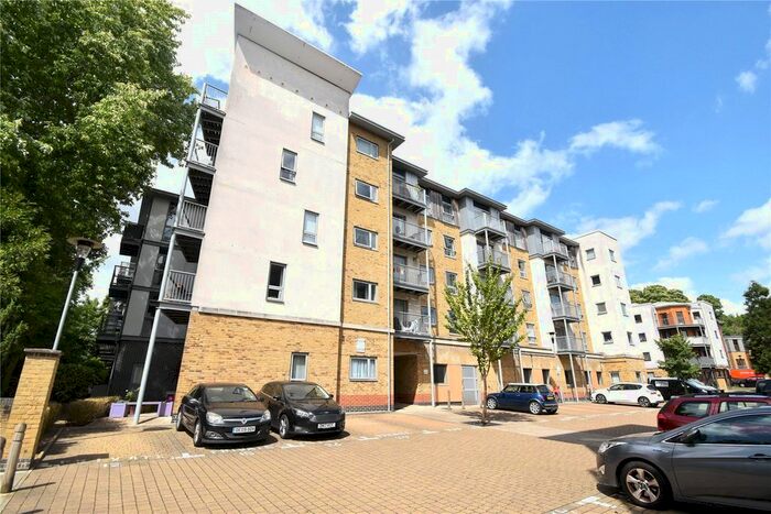 2 Bedroom Flat To Rent In Coombe Way, Farnborough, Hampshire, GU14