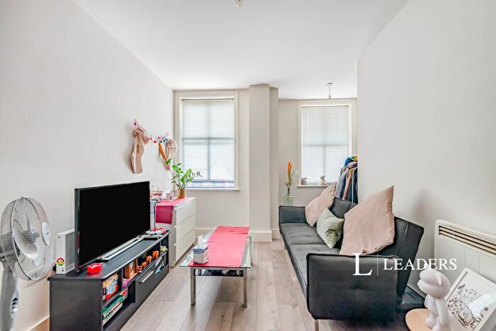 1 Bedroom Flat To Rent In High Street, Crawley, RH10