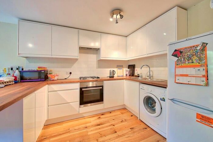 4 Bedroom Maisonette To Rent In Maysoule Road, London, SW11