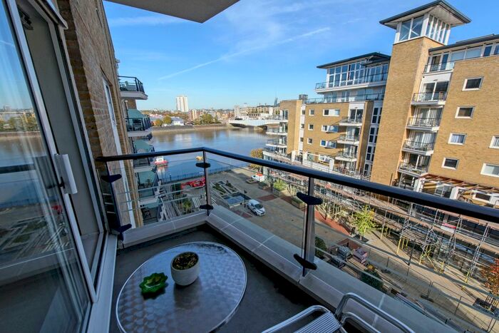 2 Bedroom Flat To Rent In Smugglers Way, London, SW18