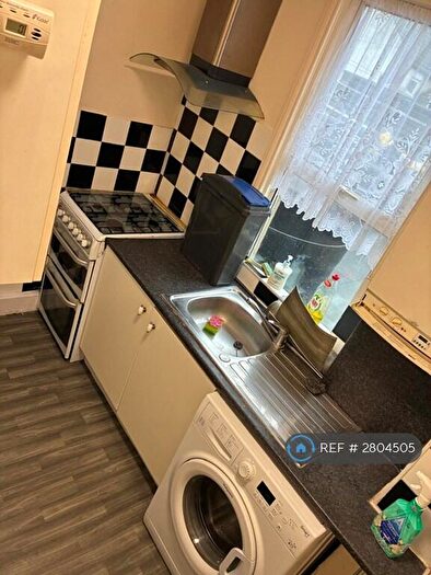 2 Bedroom Flat To Rent In East Ham, London, E6