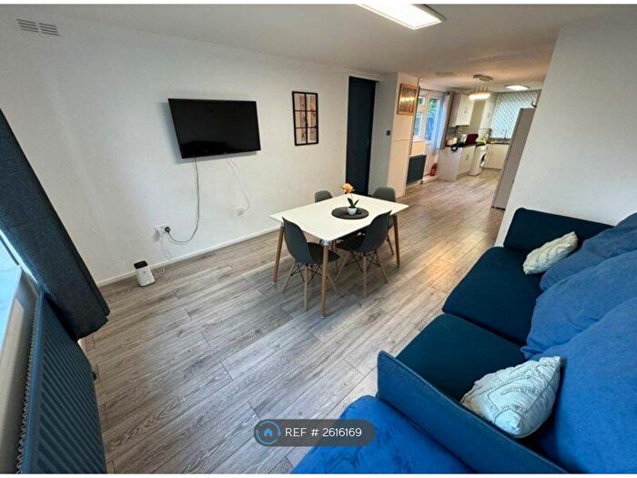 2 Bedroom Maisonette To Rent In Priors Field, Northolt, UB5