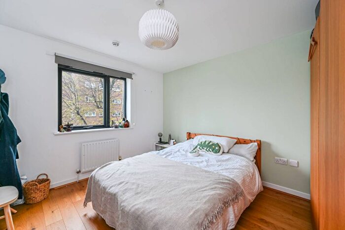 2 Bedroom Flat For Sale In Coade Court, Paradise Road, Clapham, London, SW4