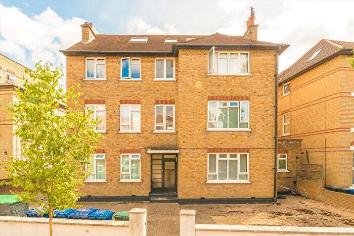 2 Bedroom Flat To Rent In Grange Park, Ealing, W5
