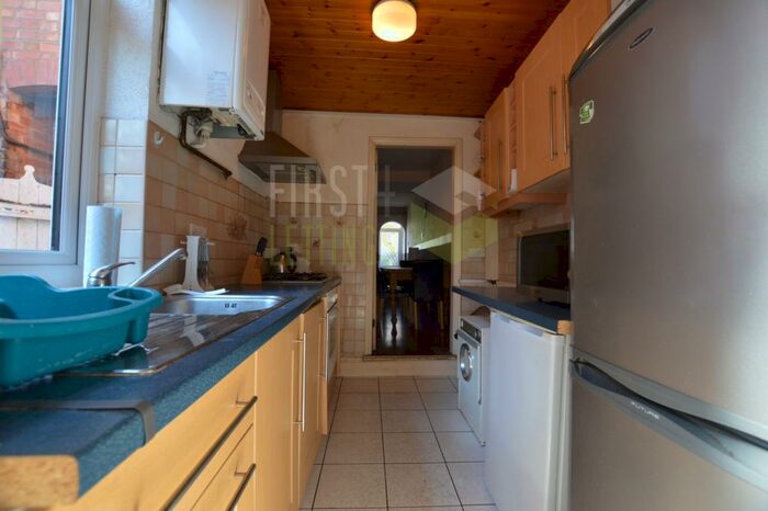 4 Bedroom Terraced House To Rent In Clarendon Park Road, Leicester, LE2