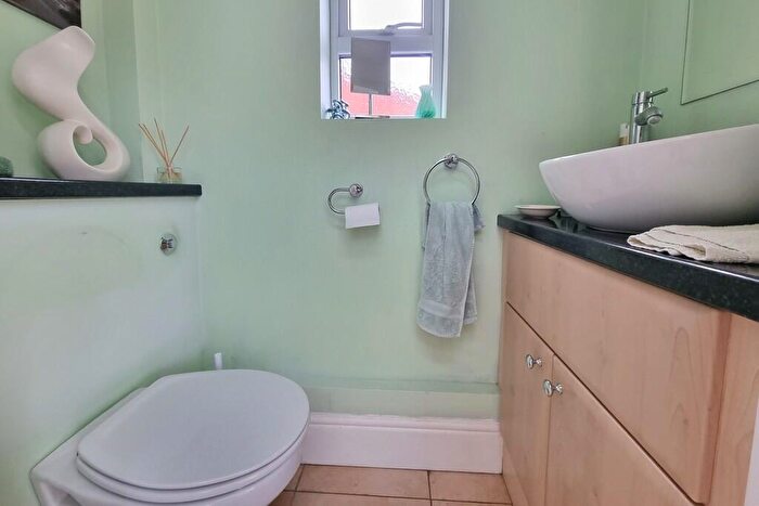 3 Bedroom End Of Terrace House For Sale In Drayton, Hampshire, PO6