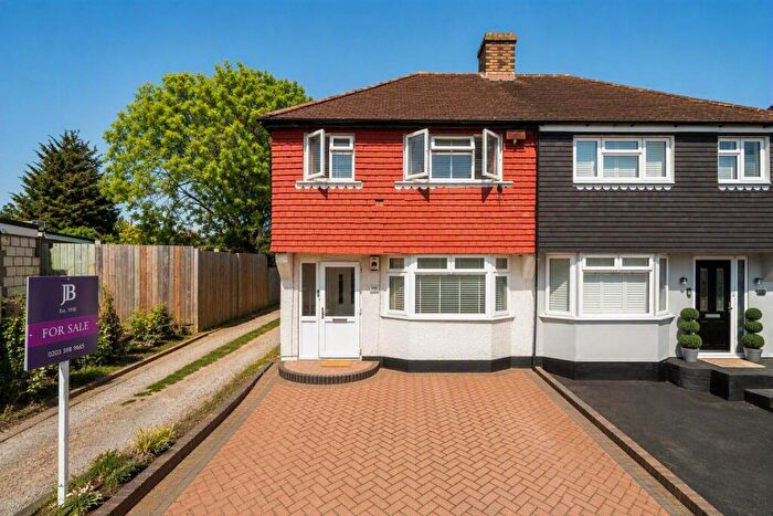 3 Bedroom House For Sale In Ridgeway West, Sidcup, DA15