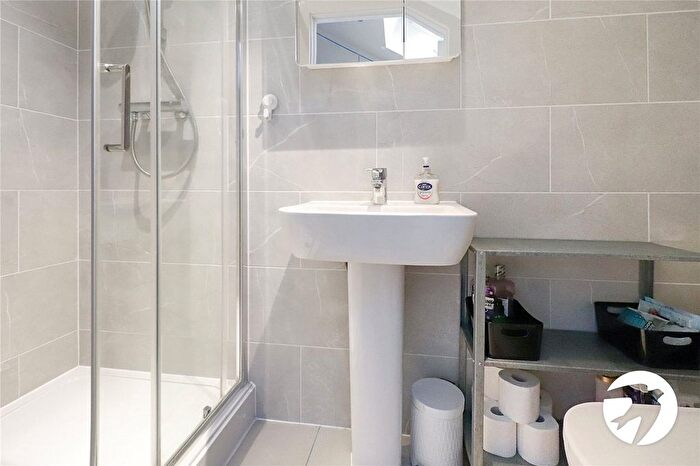 2 Bedroom Flat For Sale In Cheshunt Road, Belvedere, Kent, DA17