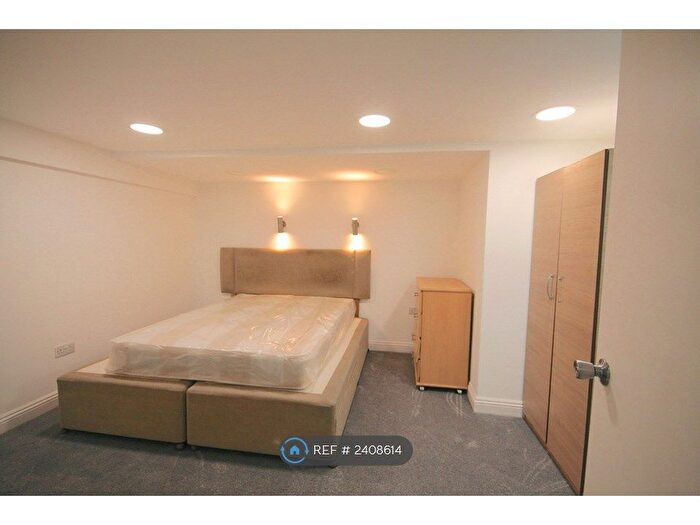 3 Bedroom Flat To Rent In Hither Green, London, SE13