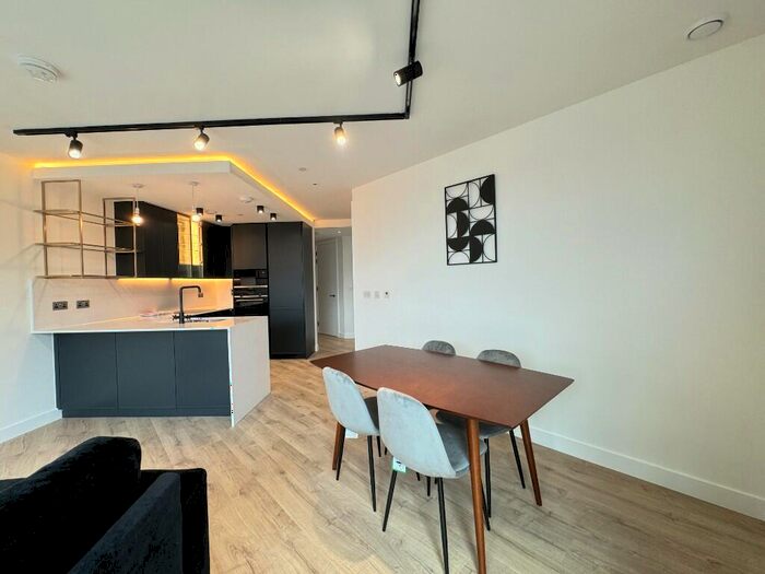 2 Bedroom Flat To Rent In Valencia Tower, Place, London, EC1V