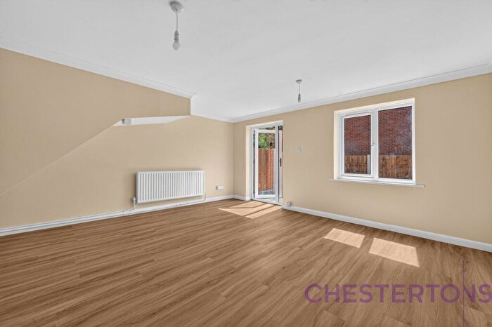 3 Bedroom Semi-Detached House To Rent In Kirkham Road, Beckton, E6