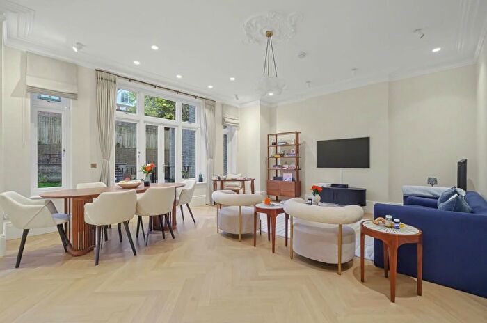 2 Bedroom Apartment To Rent In Netherhall Gardens, Hampstead, London, NW3