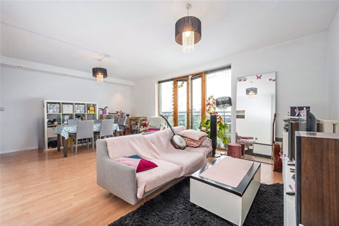 2 Bedroom Flat To Rent In Hanover Avenue, Silvertown, E16