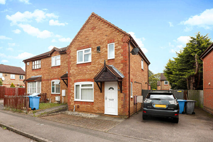 3 Bedroom End Of Terrace House For Sale In Sycamore Close, Kettering, NN16