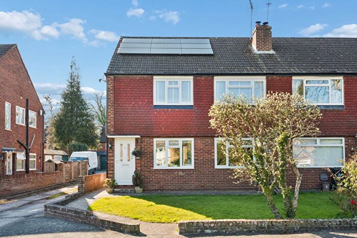 2 Bedroom Maisonette For Sale In Pinewood Green, Iver, SL0