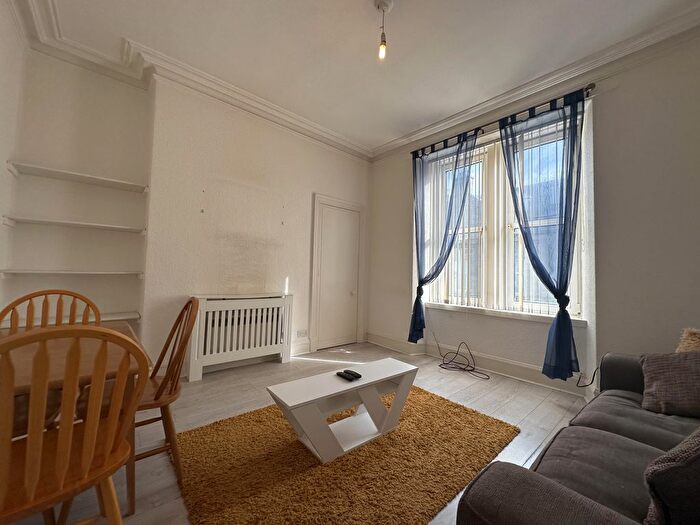 2 Bedroom Flat To Rent In Wallfield Crescent, Aberdeen, AB25