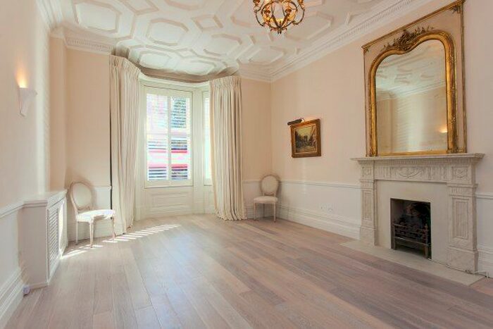 2 Bedroom Maisonette To Rent In Lower Sloane Street, London, SW1W