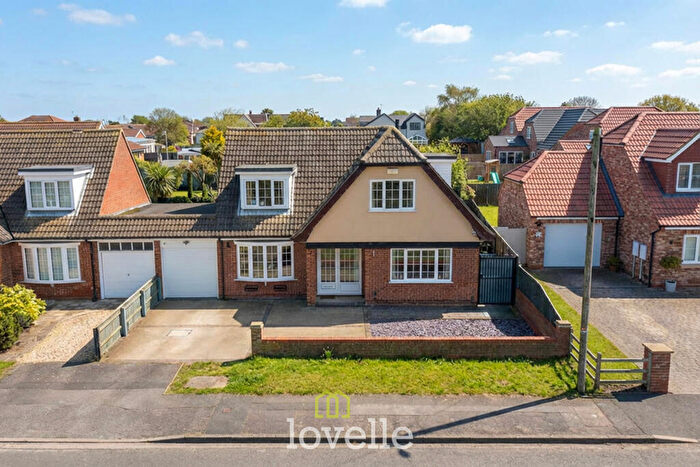 3 Bedroom Link Detached House For Sale In Forest Way, Humberston, DN36