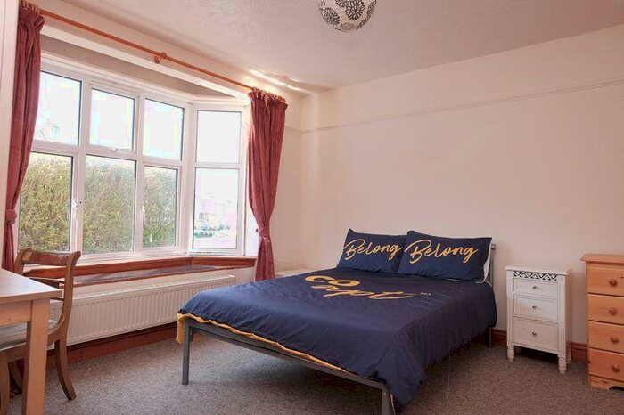 4 Bedroom Semi-Detached House To Rent In Coombe Road, Brighton, BN2