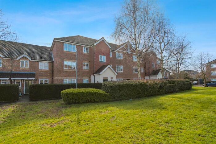 2 Bedroom Flat For Sale In Whitehead Way, Aylesbury (Near S.M Hospital), HP21