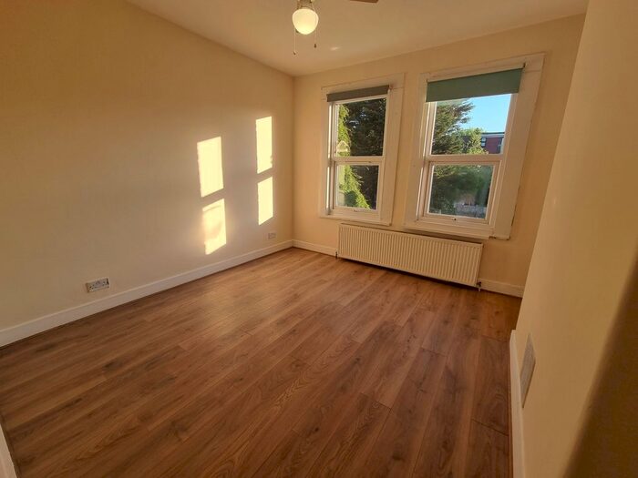 2 Bedroom Flat To Rent In Hibbert Road, Leyton, London, E17