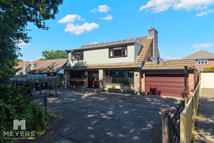 4 Bedroom Detached House For Sale In Darwin Avenue, Christchurch, BH23