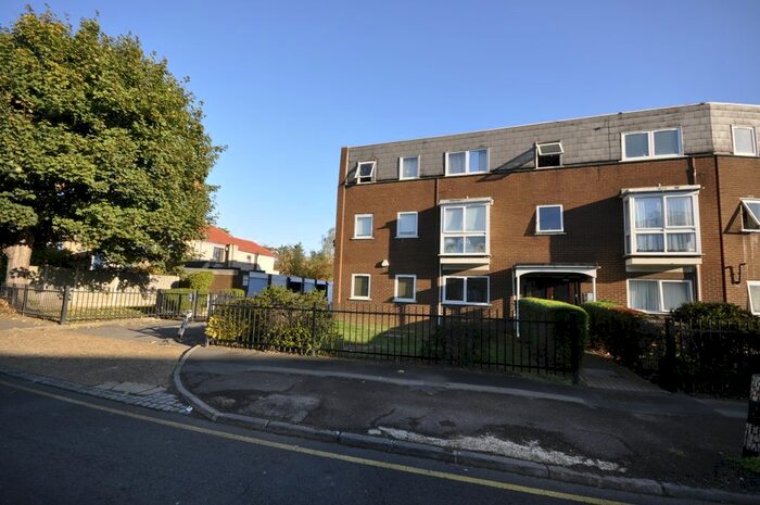 2 Bedroom Flat To Rent In Station Road, Gidea Park, Romford, RM2