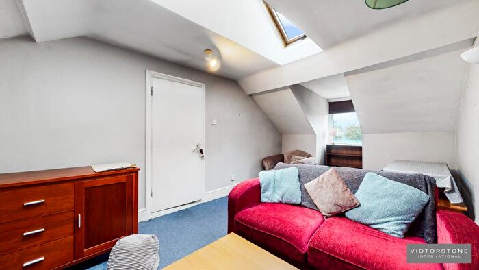 1 Bedroom Apartment To Rent In Camden Road, Islington, London, N7