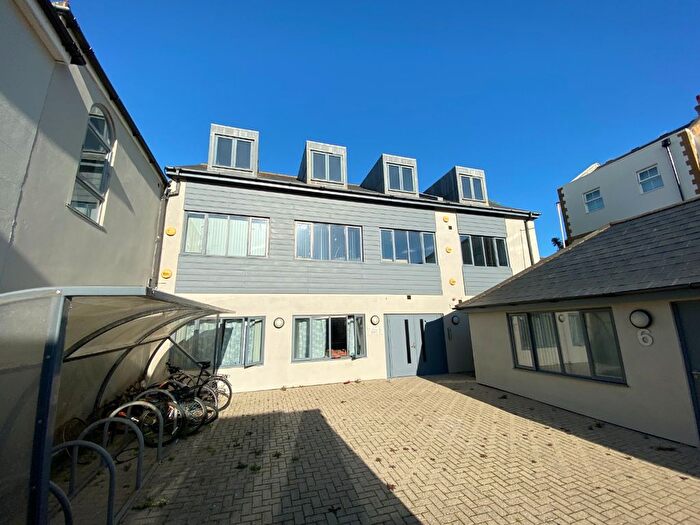 1 Bedroom Flat For Sale In Bush Mews, Arundel Road, Kemptown, Brighton., BN2