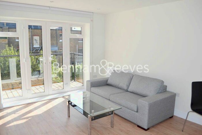 1 Bedroom Flat To Rent In Havilland Mews, Shepherds Bush, W12