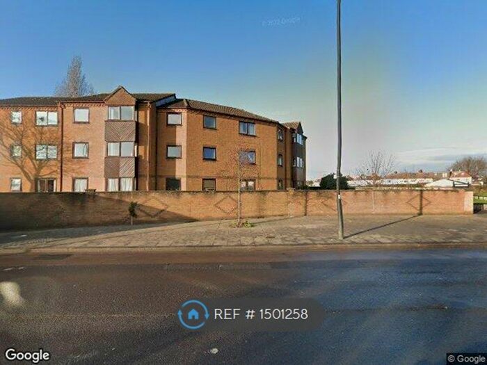 Studio To Rent In West Court, Waltham Cross, EN8