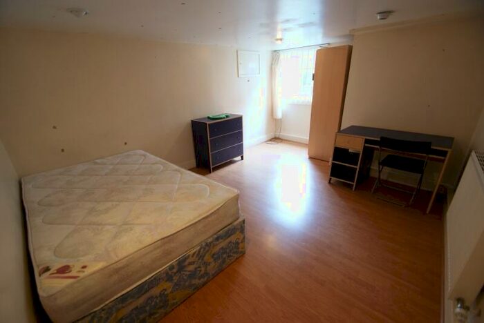 5 Bedroom Terraced House To Rent In Hartley Grove, Woodhouse, Leeds, LS6