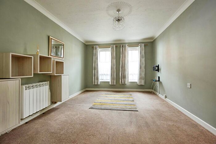 1 Bedroom Flat For Sale In White Cliff Mill Street, Blandford Forum, DT11