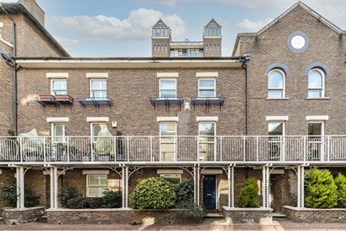 4 Bedroom House To Rent In Cinnamon Row, Battersea, SW11
