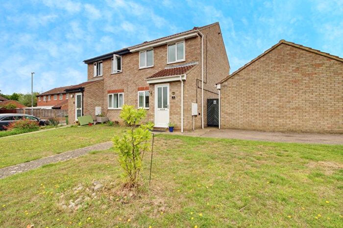 3 Bedroom Semi-Detached House For Sale In Cunningham Way, St. Neots, PE19