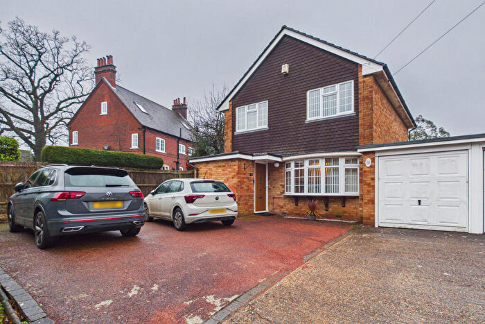 3 Bedroom Link Detached House For Sale In Green Lane, Leverstock Green, HP2