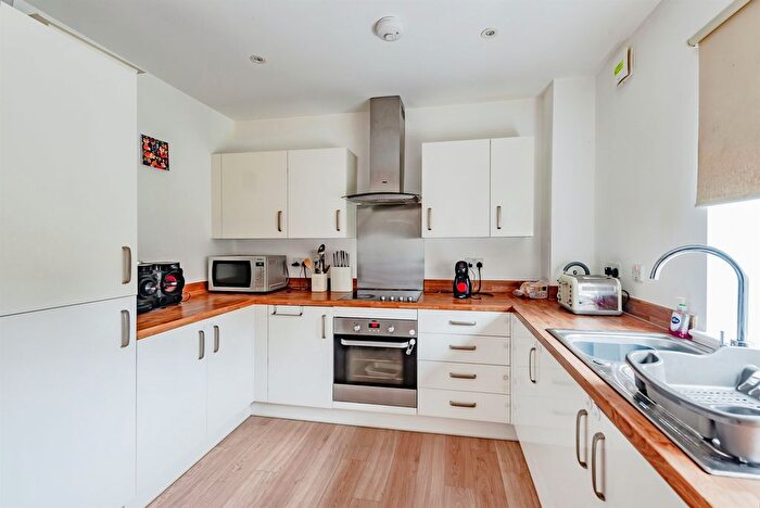 1 Bedroom Flat For Sale In North Road, Crawley, RH10