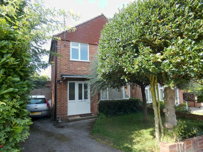 3 Bedroom Semi-Detached House To Rent In Whitehall Gardens, Canterbury, CT2